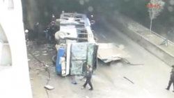 Halk otobüsü köprüden uçtu