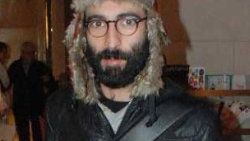 Fırat Tanış tanınmaz halde