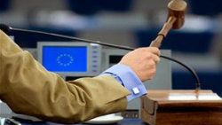 AB'den İran'a ekonomik kelepçe