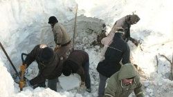 3 metre karın altında ceset aradılar
