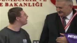 Binali Yıldırım kendi taklidine çok güldü - Video