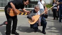 Doğan Medya'ya sazlı protesto