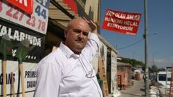 İzmirli esnaf boya firmasını pankartlarla protesto etti