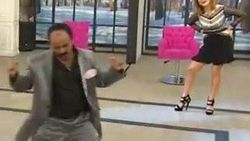 Esra Erol'un çılgın damat adayı İsmail Bey'den dans şov