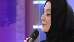 Esra Elönü ilahi söyledi