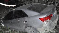 Sakarya'da otomobil uçuruma yuvarlandı: 2 yaralı