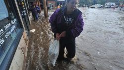 Colorado'nun Estes Park kasabası sular altında kaldı