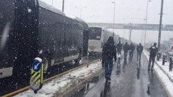 Metrobüs seferleri durdu