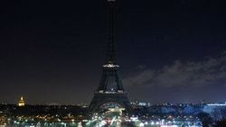 Paris'te Eyfel Kulesi katliam nedeniyle karartıldı