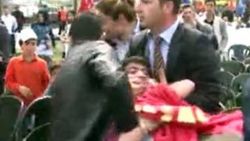 23 Nisan kutlamalarında protesto: 2 öğrenci gözaltında İZLE