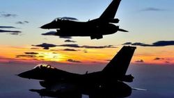 Irak ABD'den 4 F-16 teslim aldı