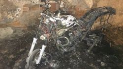 İzmir'de iki motosiklet ve bir otomobil kundaklandı
