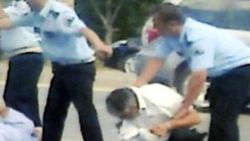Minibüsçüler ve polis arasında 65 yaş kavgası