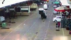 Mazgala takılan araç havaya fırladı: 2 yaralı