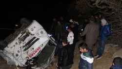 Manisa'da işçileri taşıyan minibüs devrildi: 1 ölü
