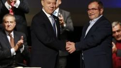 Kolombiya hükümeti FARC'la barışı imzaladı