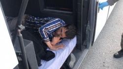 Engelli genç yine kaçırdığı otobüste uyurken yakalandı