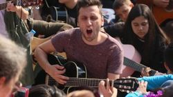 Adana'daki ’Toplu gitar çalma’ rekoru denemesinde hüsran