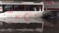 Unkapanı'da araçlar mahsur kaldı