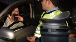 Merve Boluğur polisin dur ikazına uymadı