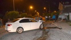 İki otomobil çarpıştı: 2'si ağır 6 yaralı