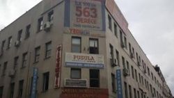İzmir'deki 120 yıllık iş merkezi yıkıldı