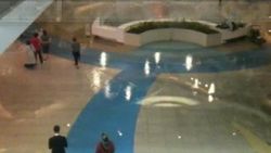 Beylikdüzü'nde AVM'yi su bastı İZLE