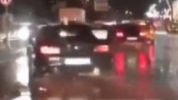 Trafik magandalarının kaygan yoldaki 'Drift' şovu