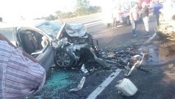 Otomobil ticari araca çarptı: Baba kız yaşamını yitirdi