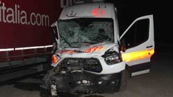 Çankırı'da ambulans TIR'a çarptı: 5 yaralı
