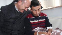 Bakan Soylu, Hakkari'de yaralı askerleri ziyaret etti