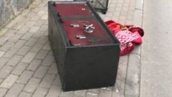 Çaldıkları kasayı açamayınca cadde kenarında bıraktılar