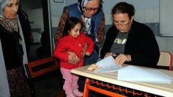 Türkiye'nin en kısa boylu kadını oyunu kullandı
