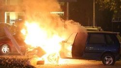 Kaldırıma çarpan LPG’li otomobil alev topuna döndü