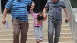 Ailesinin istemediği engelli kız çocuğuna polis sahip çıktı