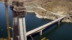 Yeni Kömürhan Köprüsü'nün yüzde 82'si tamamlandı