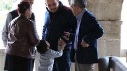 Kumarda kaybedip oteldeki eşyalara zarar verdi