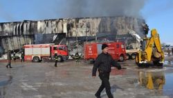 Bursa'da mobilya fabrikası kül oldu