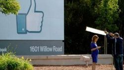 Facebook çalışanlarına kasaba inşa edecek