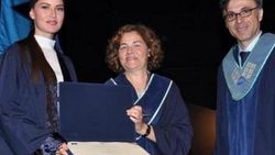 Fahriye Evcen diplomasını böyle aldı