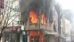 Fatih'te 4 katlı bir binada yangın çıktı
