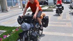 Balayında bisikletle dünya turu