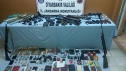 Diyarbakır'da PKK'ya ait 7 sığınak imha edildi