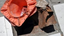 İzmir'de rögara düşen kız öğrenci yaralandı