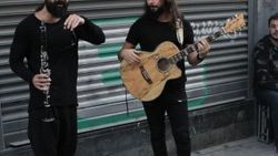 Koray Avcı İstiklal Caddesi'nde konser verdi