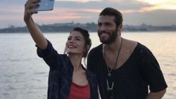 Can Yaman, Rabia Yaman'la aşk yaşıyor
