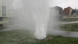 Arnavutköy'de patlayan su borusu merakı