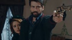 Filinta'da Mustafa Lara'yı kurtardı