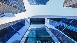 Fitch Yunanistan'ın notunu yükseltti