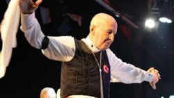 70 yıldır folklor oynuyor